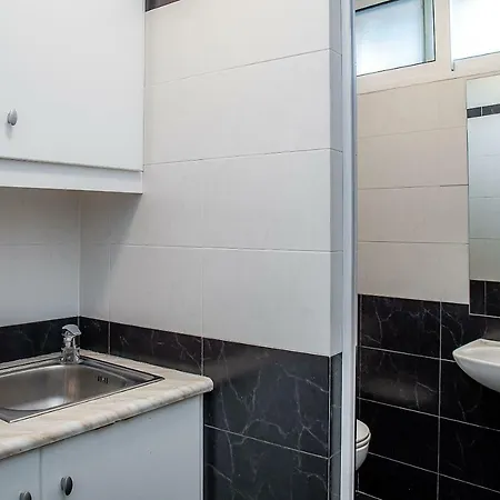 Urban Living City Hostel-Adults Only Zákynthos by