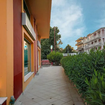 Urban Living City Hostel-Adults Only Gæstehus Zákynthos by